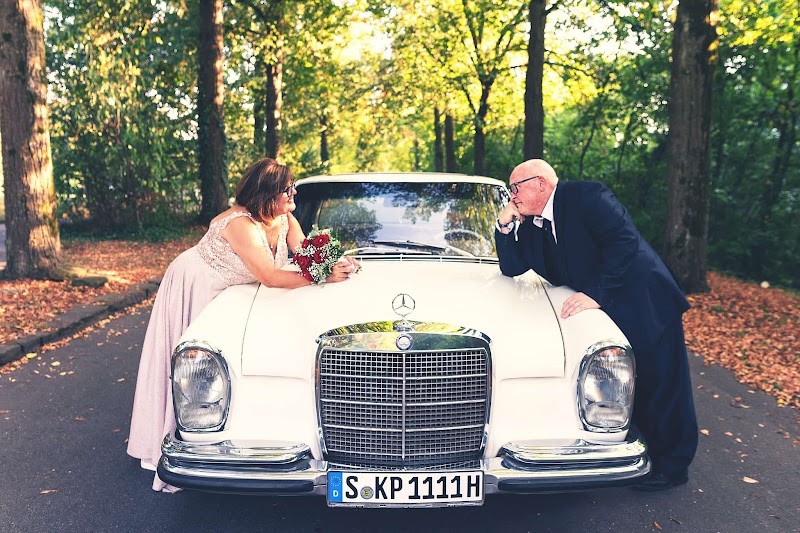 CHROMWELT Oldtimer Vermietung Stuttgart und Baden-Württemberg - Hochzeitsautos für Selbstfahrer oder mit Chauffeur.