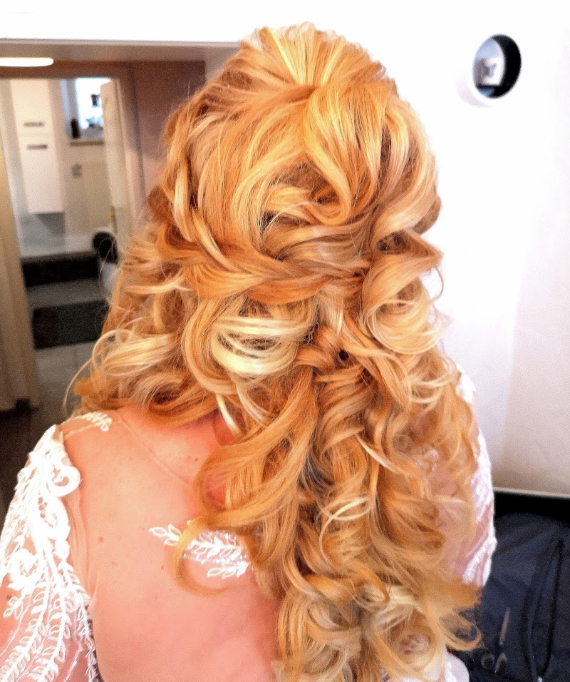 Lissy Bender Kosmetik HairStyle Make-Up