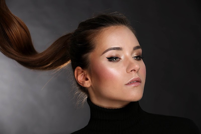 White Beauty Stylist