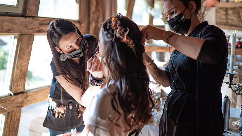 Team Braut ︎ I Brautstyling mit Heimservice