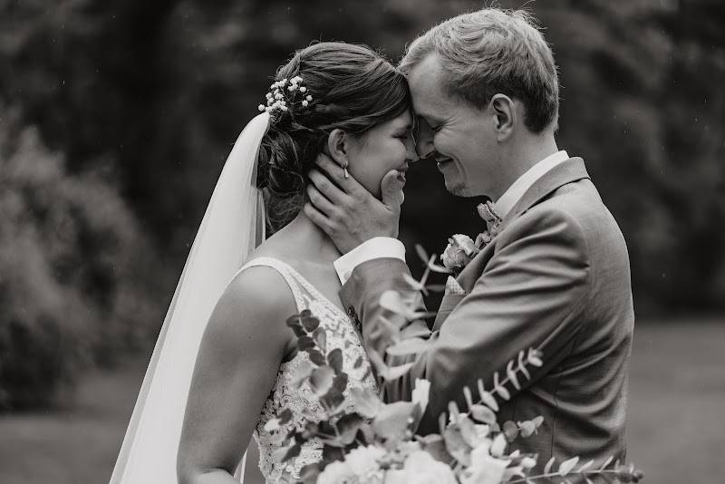 Behind the Curtain Photography - Hochzeitsfotografie, Portraitfotografie, Paarfotografie Köln