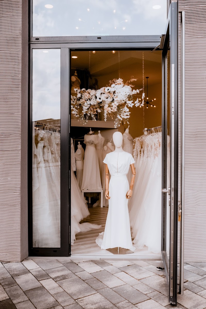 Love it.again Weddingstore für Braut- und Herrenmode