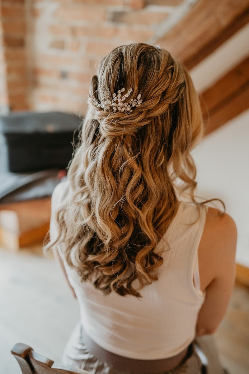 Stephi Zierer Make-up & Hair Artist