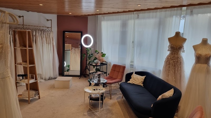 Wertvoll Brautladen Ispringen – Second-Hand & neue Brautkleider