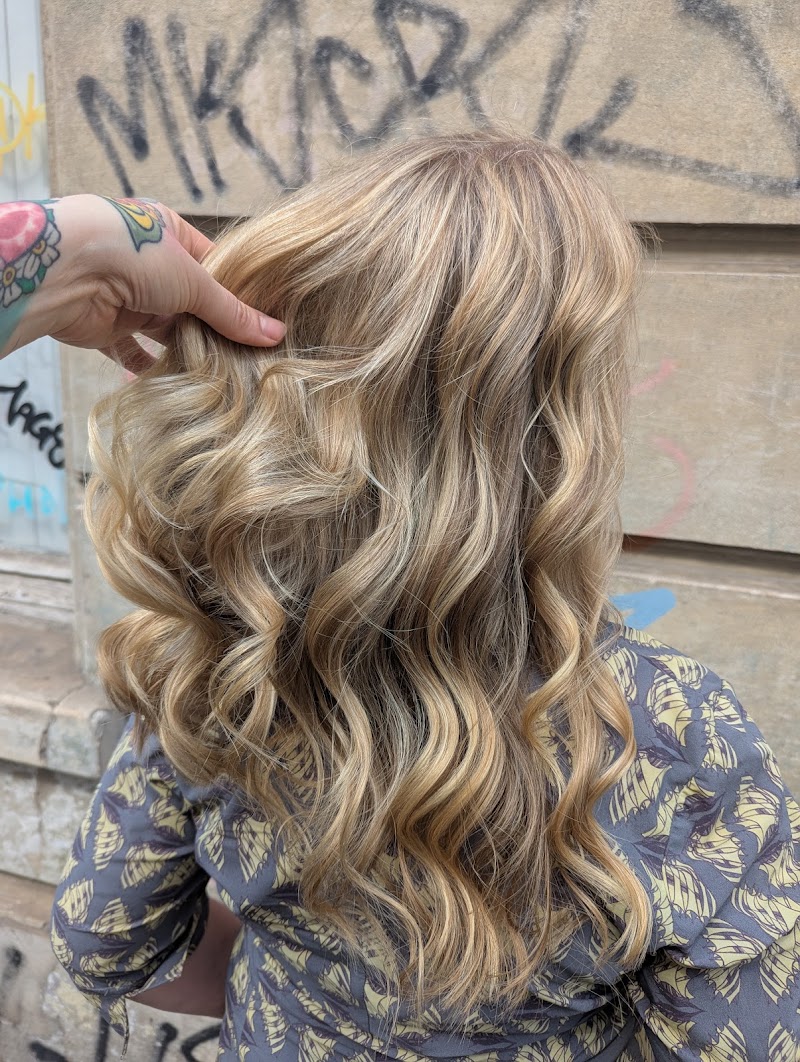 Je Suis Hair & Make Up Art