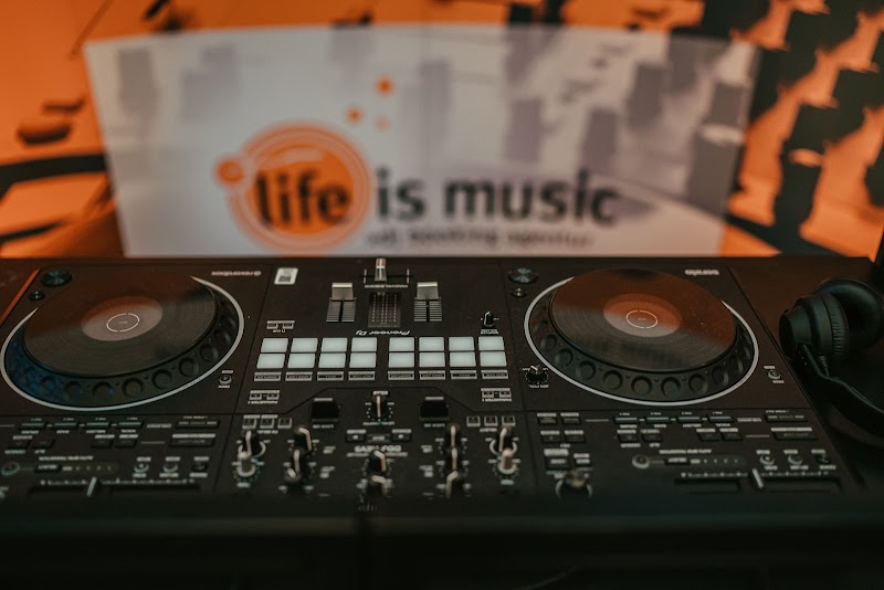 life is music - dj booking