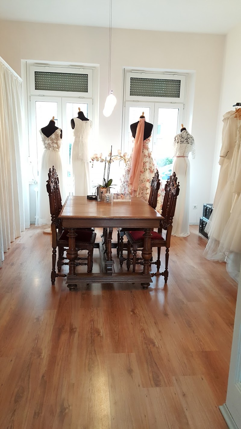 Braut- und Festmode Francoise Couture Mariage