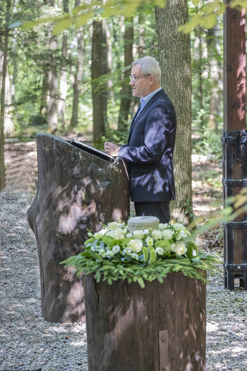 Freier Redner (IHK) - Gerd Kleinen . Trauerredner . Hochzeitsredner . Willkommensredner