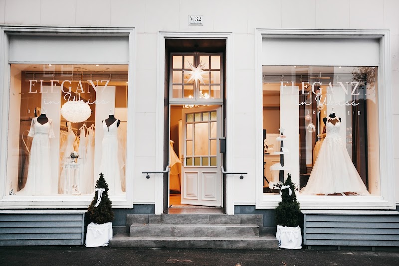Eleganz in Weiss Brautmoden