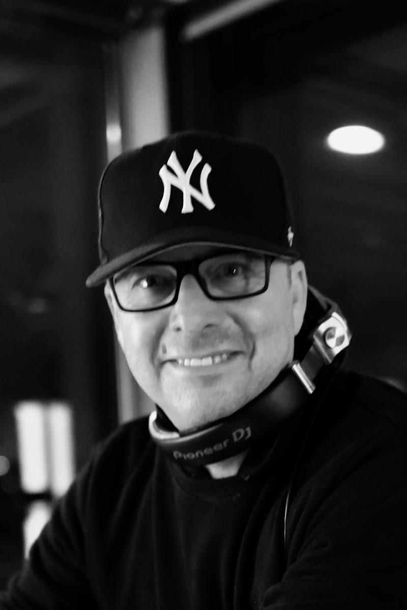 DJ momoto