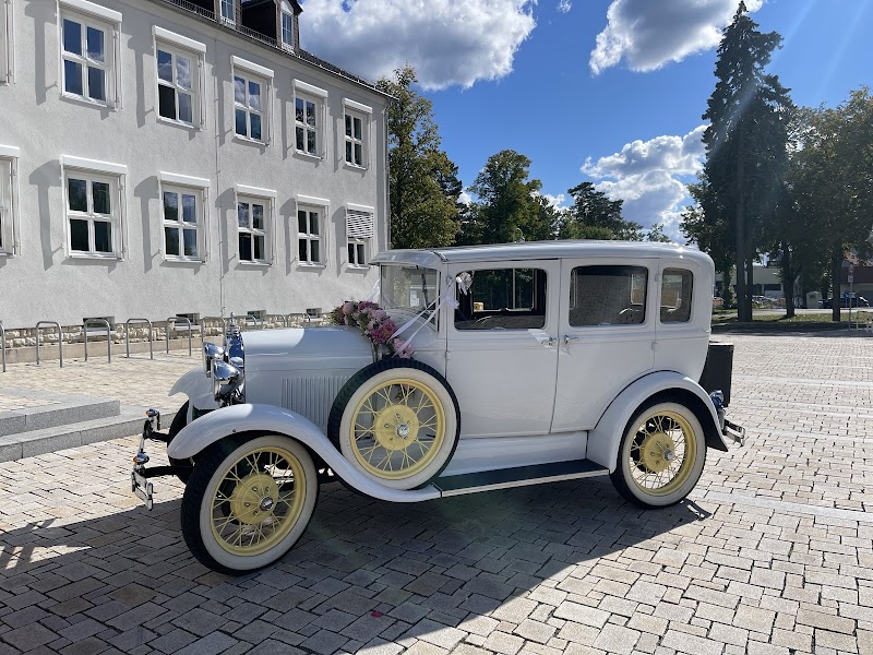 Brautlimousine • Hochzeitsauto & Oldtimer Vermietung Berlin