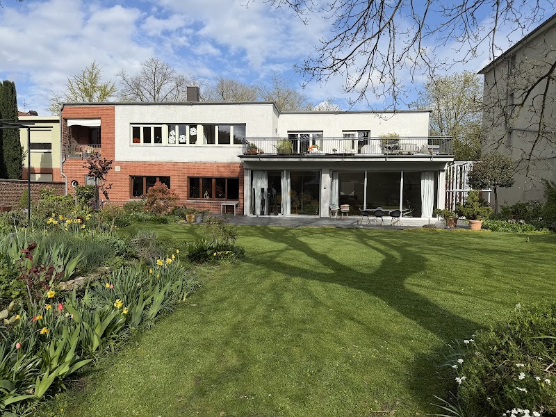Villa V