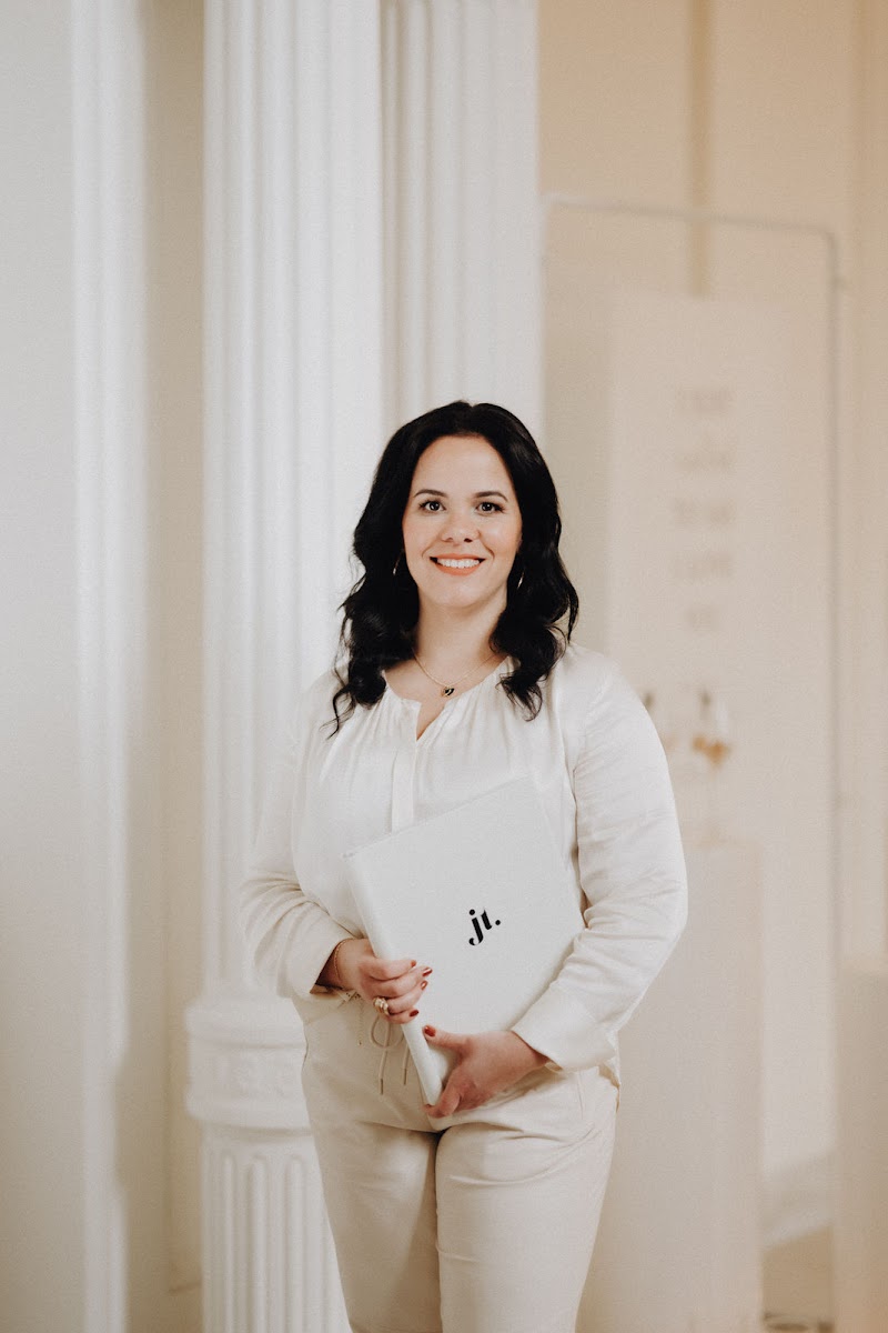 Janine Tresemer - Traurednerin & Hochzeitssängerin