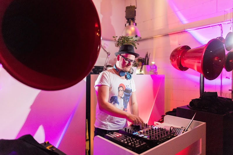 Deluxe DJ Service
