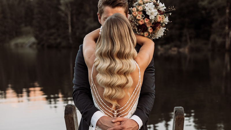 Bride Side - Hairstyle & Make-up - Braut Frisuren