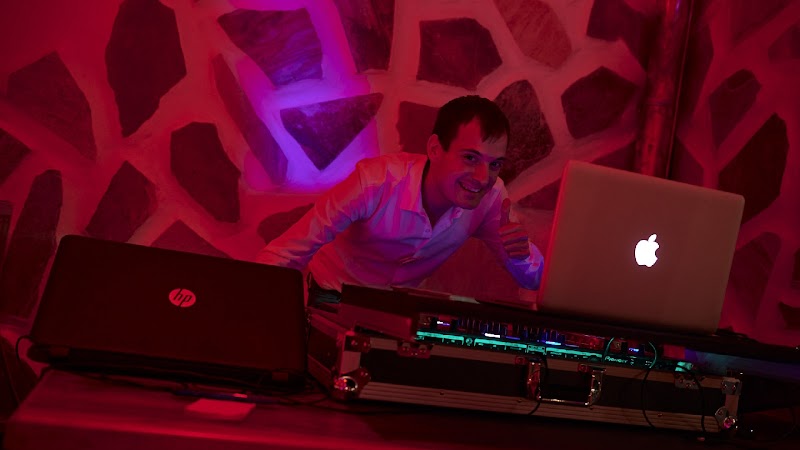 DJ Tobi - DJ aus NRW für Hochzeit, Geburtstag, Party, Event