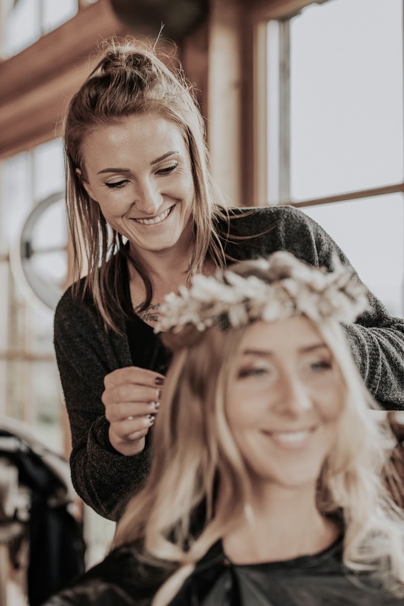Catrin Eske Make-up Artist
