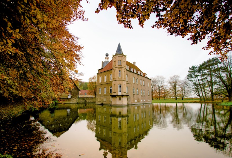Schloss Heeren Veranstaltungslocation by Stolzenhoff Catering in Kamen