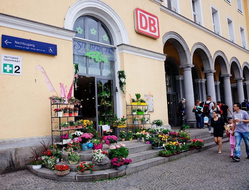 Blumen Sitzberger im Regensburger Hauptbahnhof 365 Tage offen
