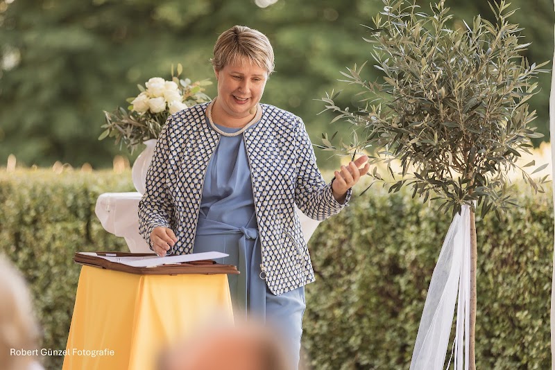 Romy Redet - Freie Traurednerin (IHK)