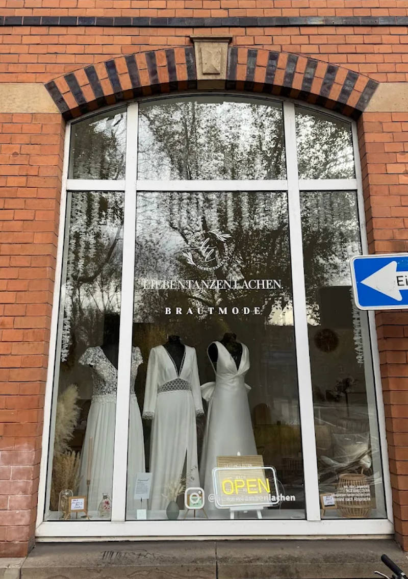 LIEBEN.TANZEN.LACHEN. Brautmode Erfurt